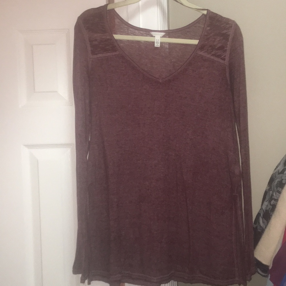 Thin long sleeve dark purple/maroon V-neck tee